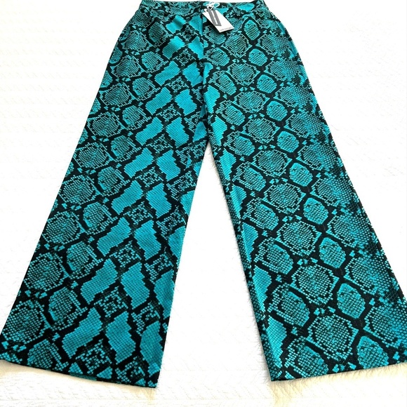 NWT SomethingNEW Kamala Wide Leg Snake Print Pants in Turquoise Blue Size 6 - Picture 7 of 15